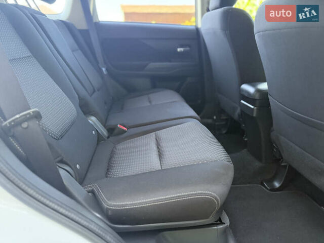 Белый Мицубиси Аутлендер, объемом двигателя 2.2 л и пробегом 240 тыс. км за 17999 $, фото 34 на Automoto.ua