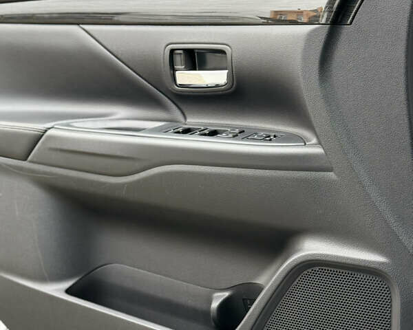 Білий Міцубісі Аутлендер, об'ємом двигуна 2.23 л та пробігом 215 тис. км за 17550 $, фото 57 на Automoto.ua