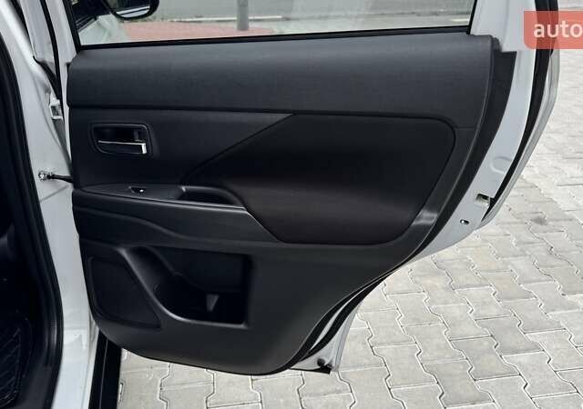 Белый Мицубиси Аутлендер, объемом двигателя 2.2 л и пробегом 199 тыс. км за 17999 $, фото 29 на Automoto.ua