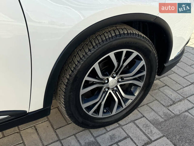 Білий Міцубісі Аутлендер, об'ємом двигуна 2.4 л та пробігом 178 тис. км за 12750 $, фото 35 на Automoto.ua