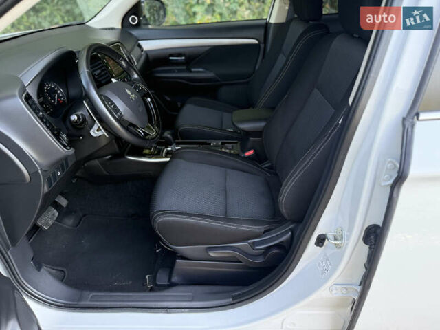 Белый Мицубиси Аутлендер, объемом двигателя 2.2 л и пробегом 240 тыс. км за 17999 $, фото 22 на Automoto.ua