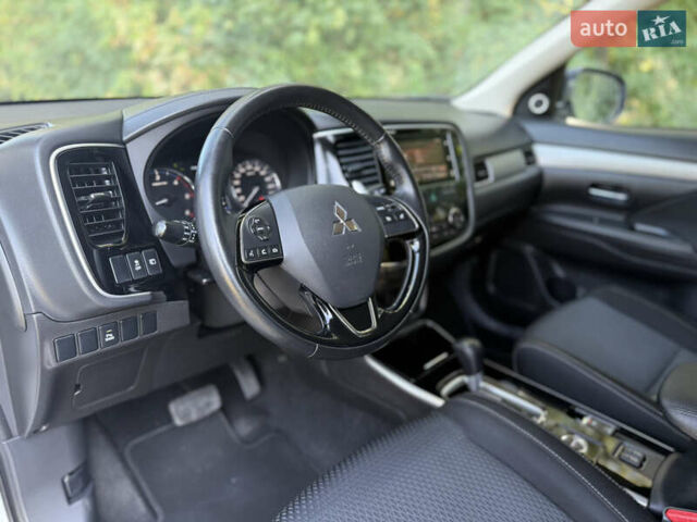 Белый Мицубиси Аутлендер, объемом двигателя 2.2 л и пробегом 240 тыс. км за 17999 $, фото 20 на Automoto.ua