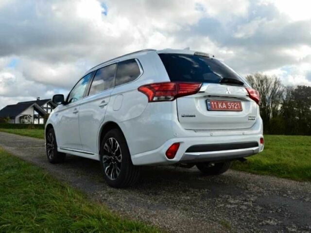 Білий Міцубісі Аутлендер, об'ємом двигуна 2 л та пробігом 164 тис. км за 16900 $, фото 3 на Automoto.ua