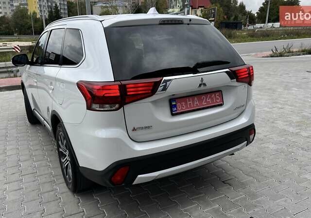 Белый Мицубиси Аутлендер, объемом двигателя 2.2 л и пробегом 199 тыс. км за 17999 $, фото 5 на Automoto.ua