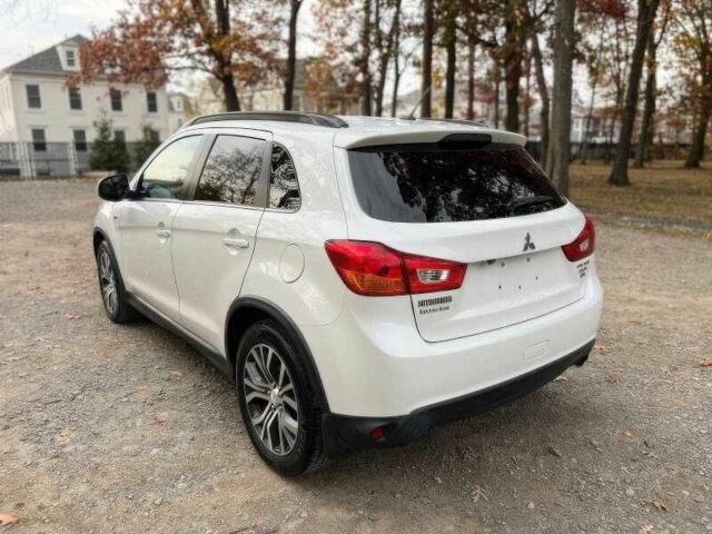 Білий Міцубісі Аутлендер, об'ємом двигуна 2.4 л та пробігом 98 тис. км за 4700 $, фото 7 на Automoto.ua