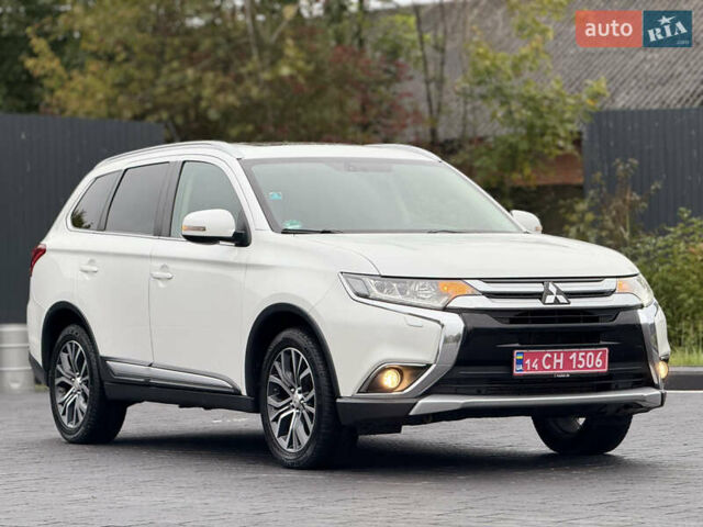Мицубиси Аутлендер 2016 в Самборе на Automoto.ua Белый Мицубиси Аутлендер, объемом двигателя 2.23 л и пробегом 215 тыс. км за 17500 $, фото 4 на Automoto.ua