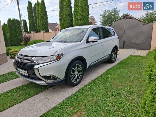 Белый Мицубиси Аутлендер, объемом двигателя 2.4 л и пробегом 145 тыс. км за 14900 $, фото 4 на Automoto.ua