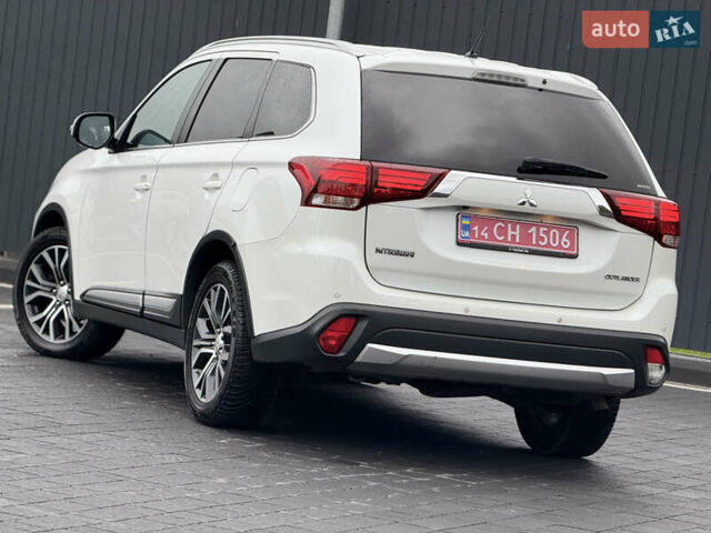 Мицубиси Аутлендер 2016 в Самборе на Automoto.ua Белый Мицубиси Аутлендер, объемом двигателя 2.23 л и пробегом 215 тыс. км за 17500 $, фото 22 на Automoto.ua