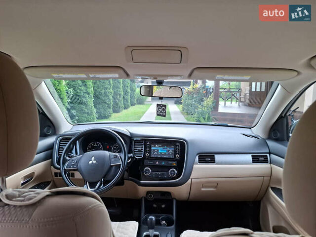 Белый Мицубиси Аутлендер, объемом двигателя 2.4 л и пробегом 145 тыс. км за 14900 $, фото 6 на Automoto.ua
