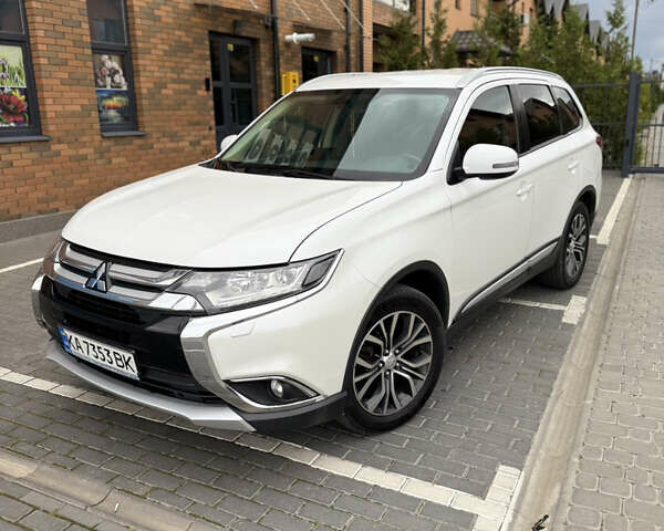 Белый Мицубиси Аутлендер, объемом двигателя 2.36 л и пробегом 134 тыс. км за 18500 $, фото 3 на Automoto.ua