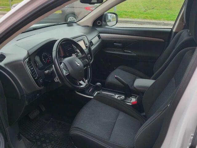 Белый Мицубиси Аутлендер, объемом двигателя 2 л и пробегом 135 тыс. км за 10200 $, фото 12 на Automoto.ua