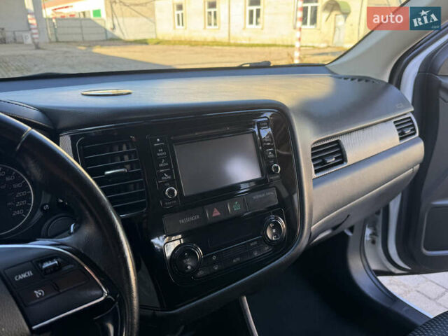 Білий Міцубісі Аутлендер, об'ємом двигуна 2.4 л та пробігом 178 тис. км за 12750 $, фото 40 на Automoto.ua