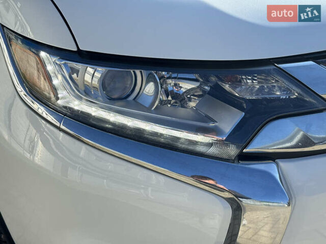 Білий Міцубісі Аутлендер, об'ємом двигуна 2.4 л та пробігом 178 тис. км за 12750 $, фото 18 на Automoto.ua