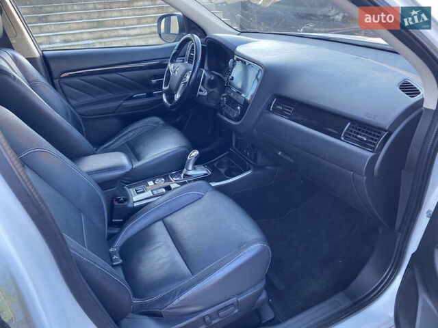 Белый Мицубиси Аутлендер, объемом двигателя 2 л и пробегом 109 тыс. км за 16999 $, фото 9 на Automoto.ua