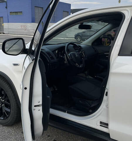 Білий Міцубісі Аутлендер, об'ємом двигуна 2 л та пробігом 47 тис. км за 13700 $, фото 1 на Automoto.ua