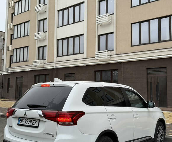 Белый Мицубиси Аутлендер, объемом двигателя 2.4 л и пробегом 53 тыс. км за 16900 $, фото 5 на Automoto.ua