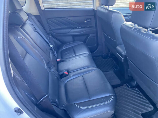 Белый Мицубиси Аутлендер, объемом двигателя 2 л и пробегом 109 тыс. км за 16999 $, фото 8 на Automoto.ua