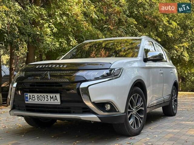 Белый Мицубиси Аутлендер, объемом двигателя 3 л и пробегом 160 тыс. км за 16900 $, фото 17 на Automoto.ua