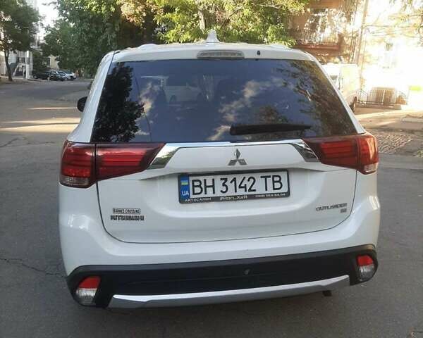 Белый Мицубиси Аутлендер, объемом двигателя 2.36 л и пробегом 90 тыс. км за 15500 $, фото 4 на Automoto.ua
