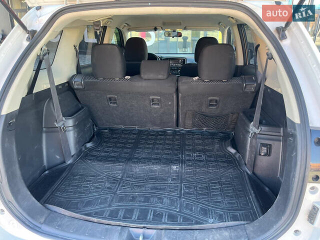 Белый Мицубиси Аутлендер, объемом двигателя 2.4 л и пробегом 210 тыс. км за 13550 $, фото 15 на Automoto.ua