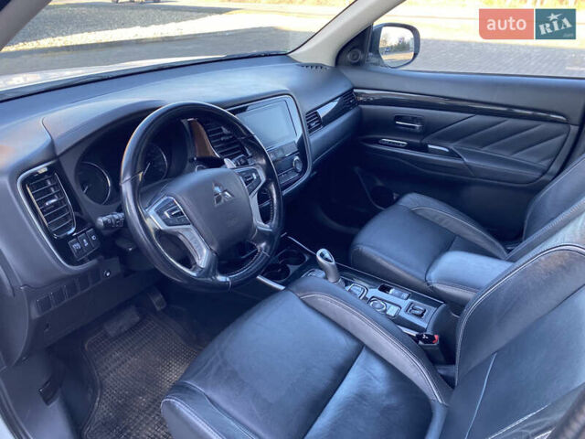 Белый Мицубиси Аутлендер, объемом двигателя 2 л и пробегом 109 тыс. км за 16999 $, фото 3 на Automoto.ua