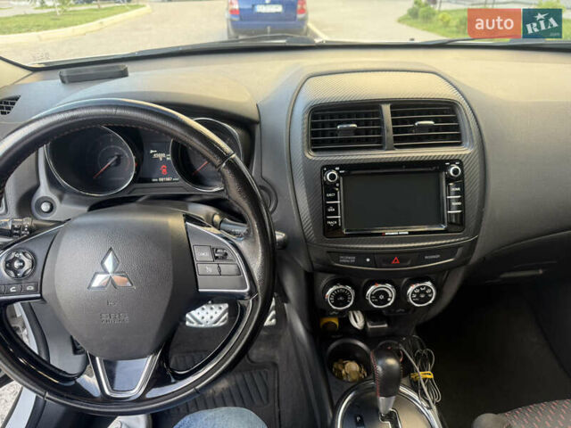Белый Мицубиси Аутлендер, объемом двигателя 2 л и пробегом 133 тыс. км за 13000 $, фото 4 на Automoto.ua