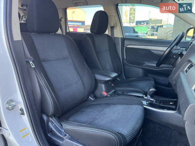 Белый Мицубиси Аутлендер, объемом двигателя 2.4 л и пробегом 210 тыс. км за 13550 $, фото 8 на Automoto.ua