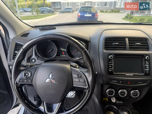 Белый Мицубиси Аутлендер, объемом двигателя 2 л и пробегом 133 тыс. км за 13000 $, фото 5 на Automoto.ua