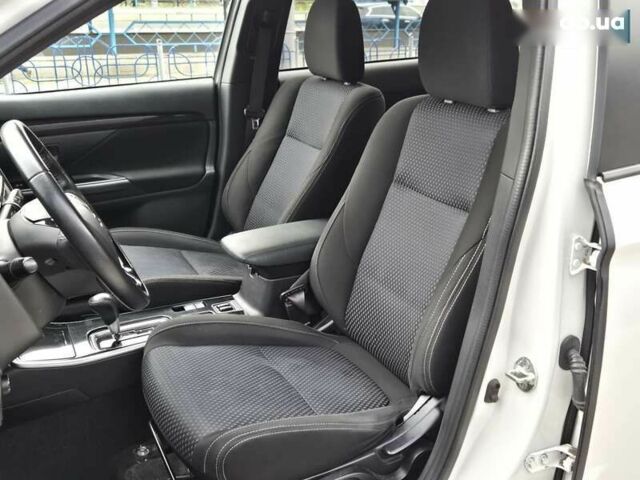 Белый Мицубиси Аутлендер, объемом двигателя 2.4 л и пробегом 115 тыс. км за 19300 $, фото 8 на Automoto.ua