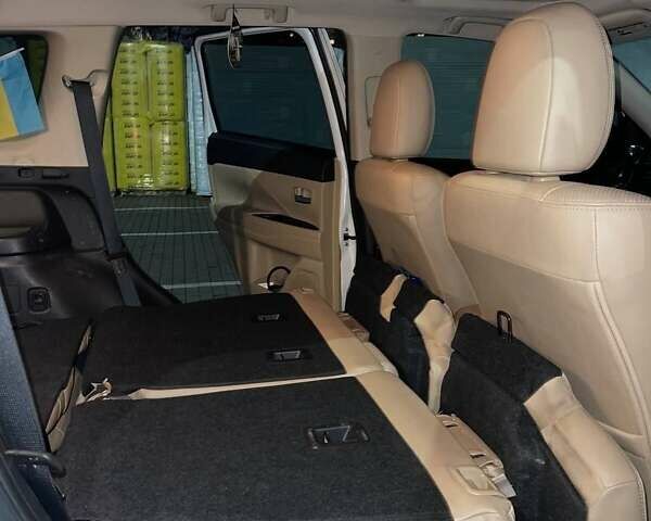 Белый Мицубиси Аутлендер, объемом двигателя 3 л и пробегом 148 тыс. км за 18500 $, фото 32 на Automoto.ua