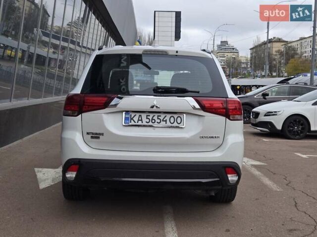Белый Мицубиси Аутлендер, объемом двигателя 2.4 л и пробегом 115 тыс. км за 19300 $, фото 5 на Automoto.ua