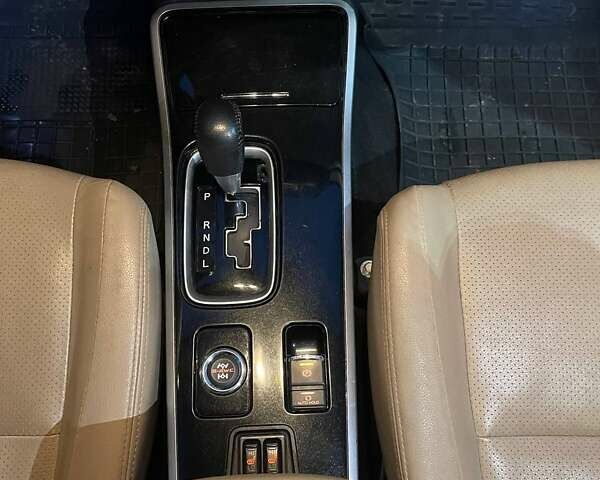 Белый Мицубиси Аутлендер, объемом двигателя 3 л и пробегом 148 тыс. км за 18500 $, фото 16 на Automoto.ua