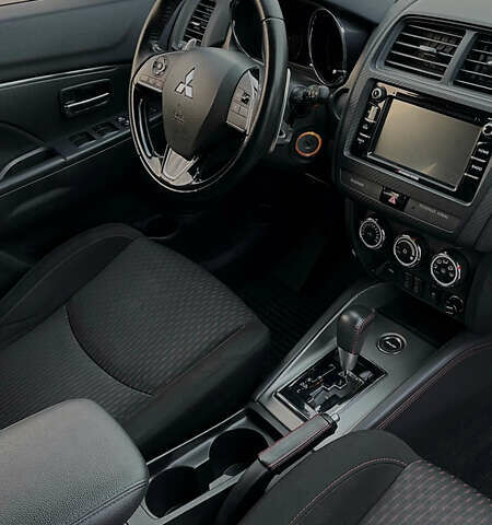 Білий Міцубісі Аутлендер, об'ємом двигуна 2 л та пробігом 47 тис. км за 13700 $, фото 7 на Automoto.ua