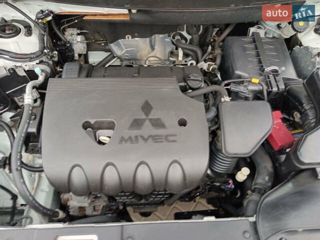 Белый Мицубиси Аутлендер, объемом двигателя 2.4 л и пробегом 225 тыс. км за 10999 $, фото 7 на Automoto.ua