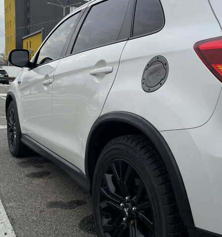 Білий Міцубісі Аутлендер, об'ємом двигуна 2 л та пробігом 47 тис. км за 13700 $, фото 8 на Automoto.ua