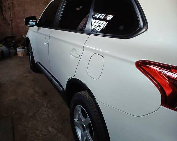 Білий Міцубісі Аутлендер, об'ємом двигуна 2 л та пробігом 115 тис. км за 15000 $, фото 12 на Automoto.ua