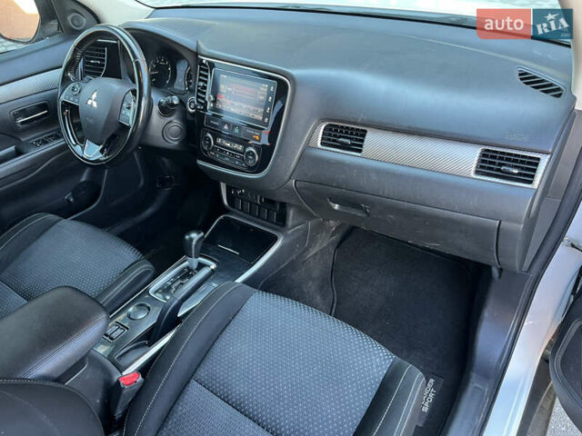 Белый Мицубиси Аутлендер, объемом двигателя 2.4 л и пробегом 210 тыс. км за 13550 $, фото 12 на Automoto.ua