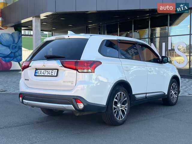 Міцубісі Аутлендер 2017 у Києві на Automoto.ua Білий Міцубісі Аутлендер, об'ємом двигуна 2.4 л та пробігом 210 тис. км за 13550 $, фото 4 на Automoto.ua