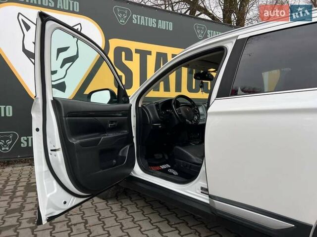 Белый Мицубиси Аутлендер, объемом двигателя 2.36 л и пробегом 153 тыс. км за 15700 $, фото 13 на Automoto.ua