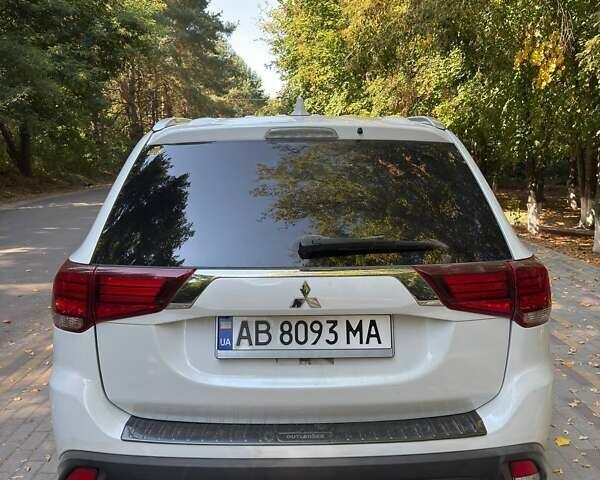 Белый Мицубиси Аутлендер, объемом двигателя 3 л и пробегом 160 тыс. км за 16900 $, фото 22 на Automoto.ua