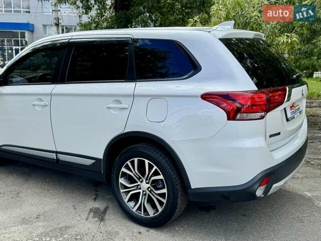 Белый Мицубиси Аутлендер, объемом двигателя 2.36 л и пробегом 147 тыс. км за 15990 $, фото 9 на Automoto.ua