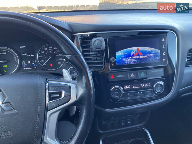 Белый Мицубиси Аутлендер, объемом двигателя 2 л и пробегом 109 тыс. км за 16999 $, фото 1 на Automoto.ua