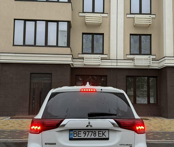 Белый Мицубиси Аутлендер, объемом двигателя 2.4 л и пробегом 53 тыс. км за 16900 $, фото 3 на Automoto.ua