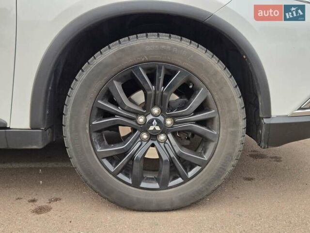 Белый Мицубиси Аутлендер, объемом двигателя 2.4 л и пробегом 115 тыс. км за 19300 $, фото 18 на Automoto.ua