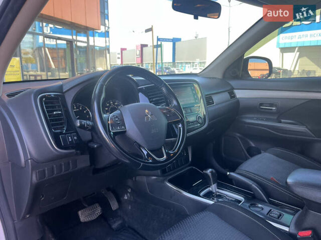 Белый Мицубиси Аутлендер, объемом двигателя 2.4 л и пробегом 210 тыс. км за 13550 $, фото 11 на Automoto.ua
