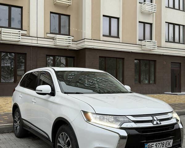 Белый Мицубиси Аутлендер, объемом двигателя 2.4 л и пробегом 53 тыс. км за 16900 $, фото 1 на Automoto.ua