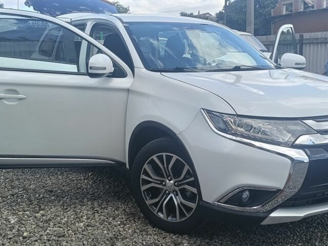 Белый Мицубиси Аутлендер, объемом двигателя 2.4 л и пробегом 117 тыс. км за 16500 $, фото 1 на Automoto.ua