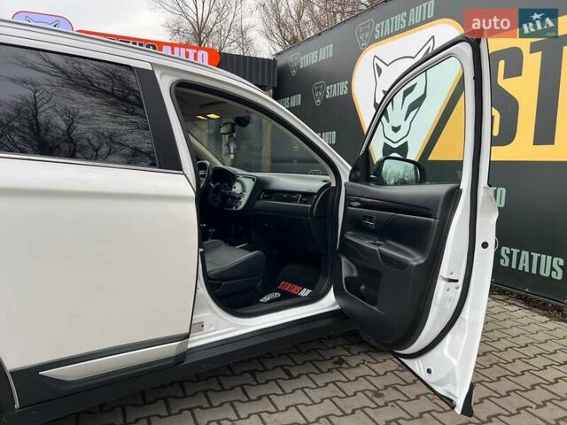 Белый Мицубиси Аутлендер, объемом двигателя 2.36 л и пробегом 153 тыс. км за 15700 $, фото 35 на Automoto.ua