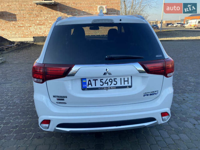 Белый Мицубиси Аутлендер, объемом двигателя 2 л и пробегом 109 тыс. км за 16999 $, фото 5 на Automoto.ua