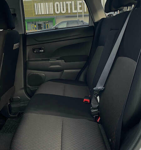 Білий Міцубісі Аутлендер, об'ємом двигуна 2 л та пробігом 47 тис. км за 13700 $, фото 15 на Automoto.ua